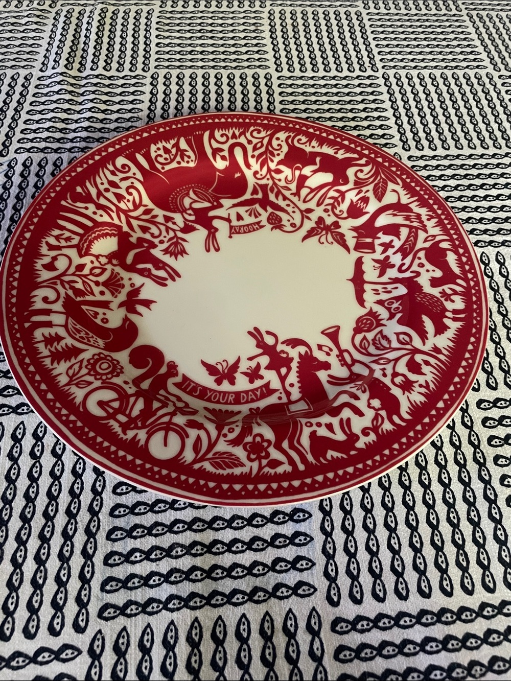 Crate&Barrel, Its your day plate !